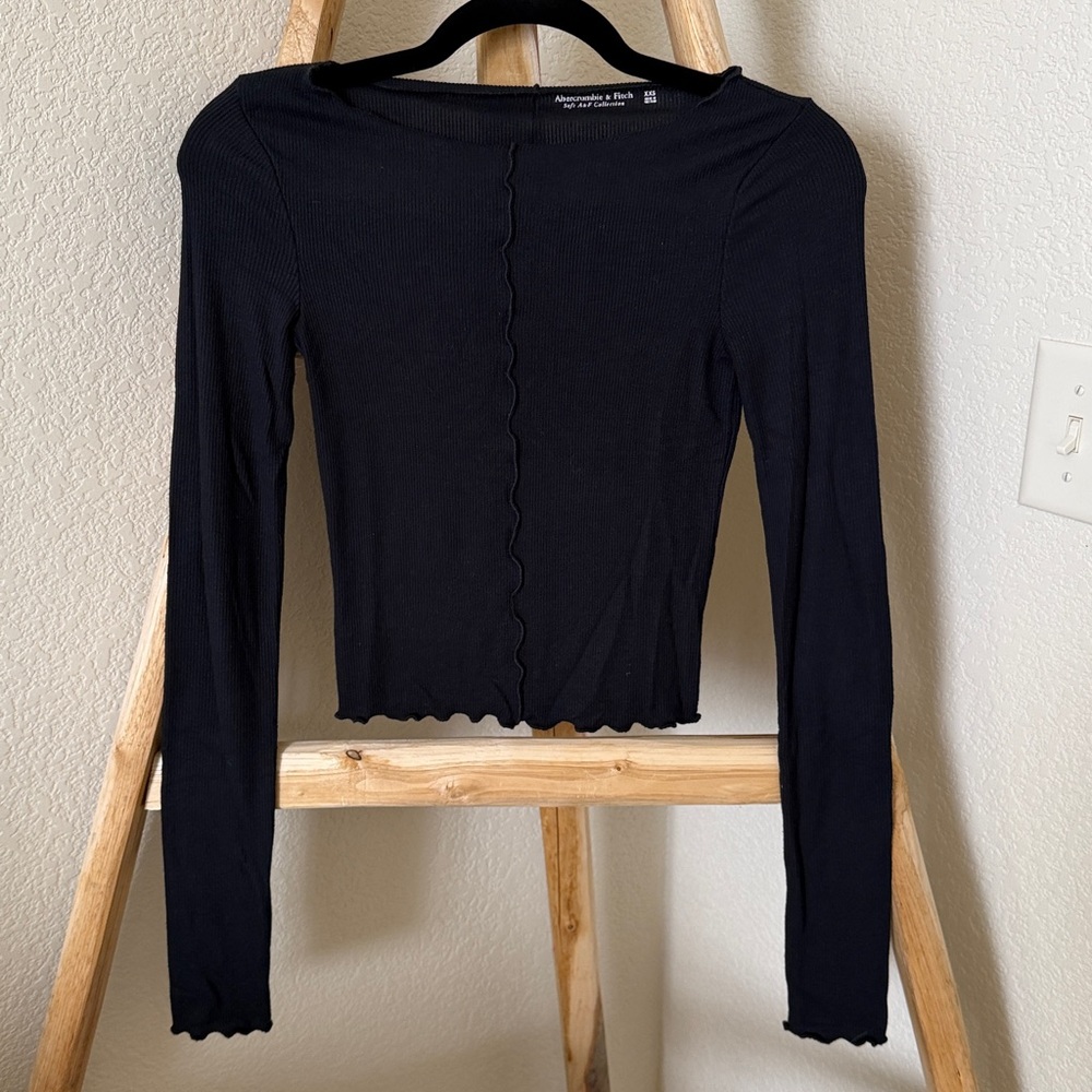 Abercrombie & Fitch Black Scalloped Ribbed Long Sleeve Top Soft A&F Collection - Picture 3 of 4